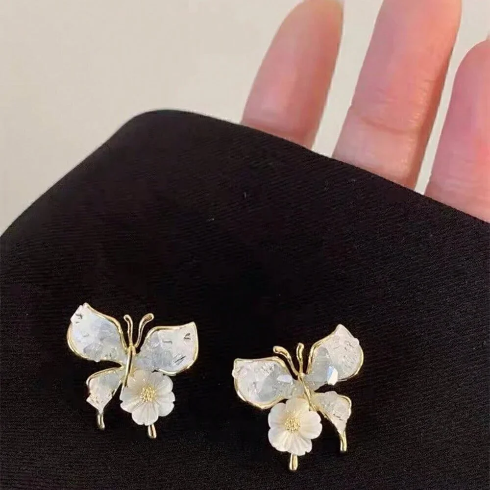 Women's One Pair Of Fresh And Stylish Gradient Butterfly Crystal And Pure White